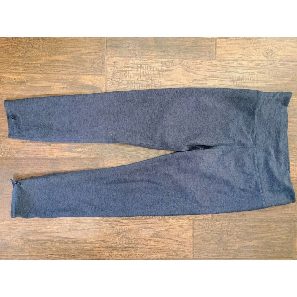 Vuori women's medium leggings Flaws on ankle area